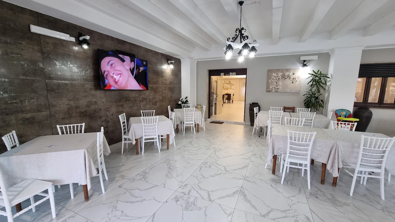 La sala del ristorante Marechiaro